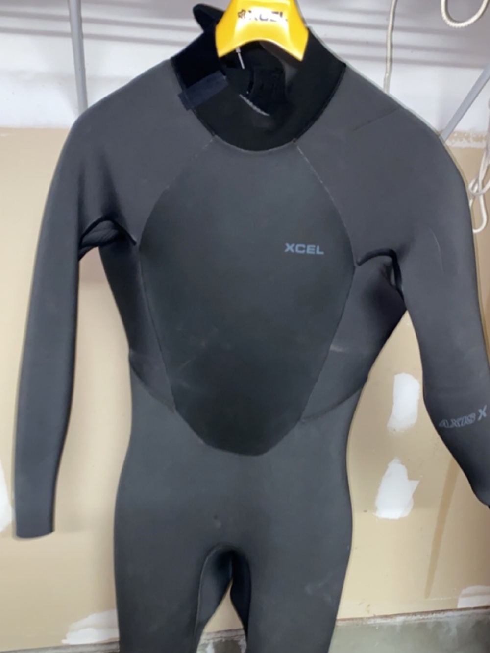 XCEL Men’s Large Wetsuit (Only worn once)